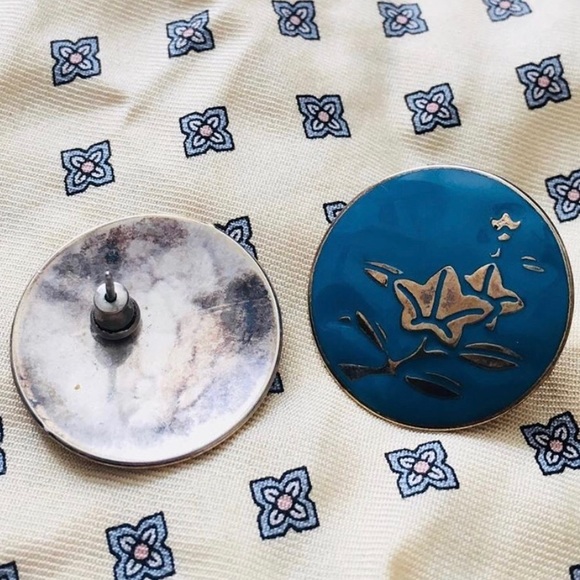 •••Cute Blue Button Earrings with Silver Lily••• - Picture 2 of 2